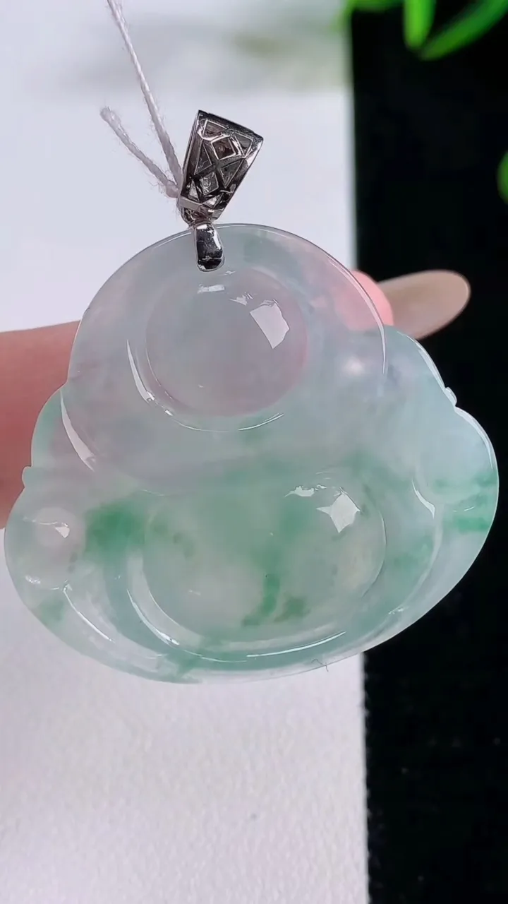 天然A货翡翠种飘花佛公吊坠，尺寸33.3-36.5-6.9，重量:13.23g
11月24日