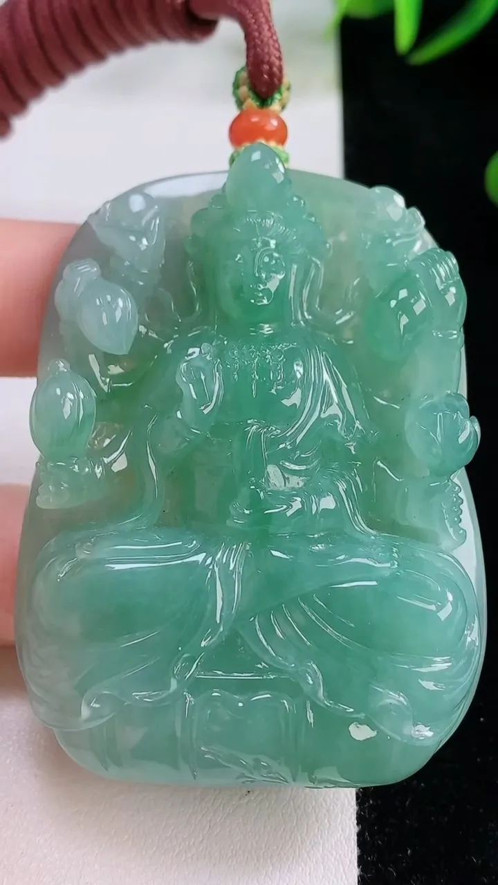 天然A货翡翠千手观音吊坠，尺寸59.5-45.2-11.3，重量:66.15g
11月24日