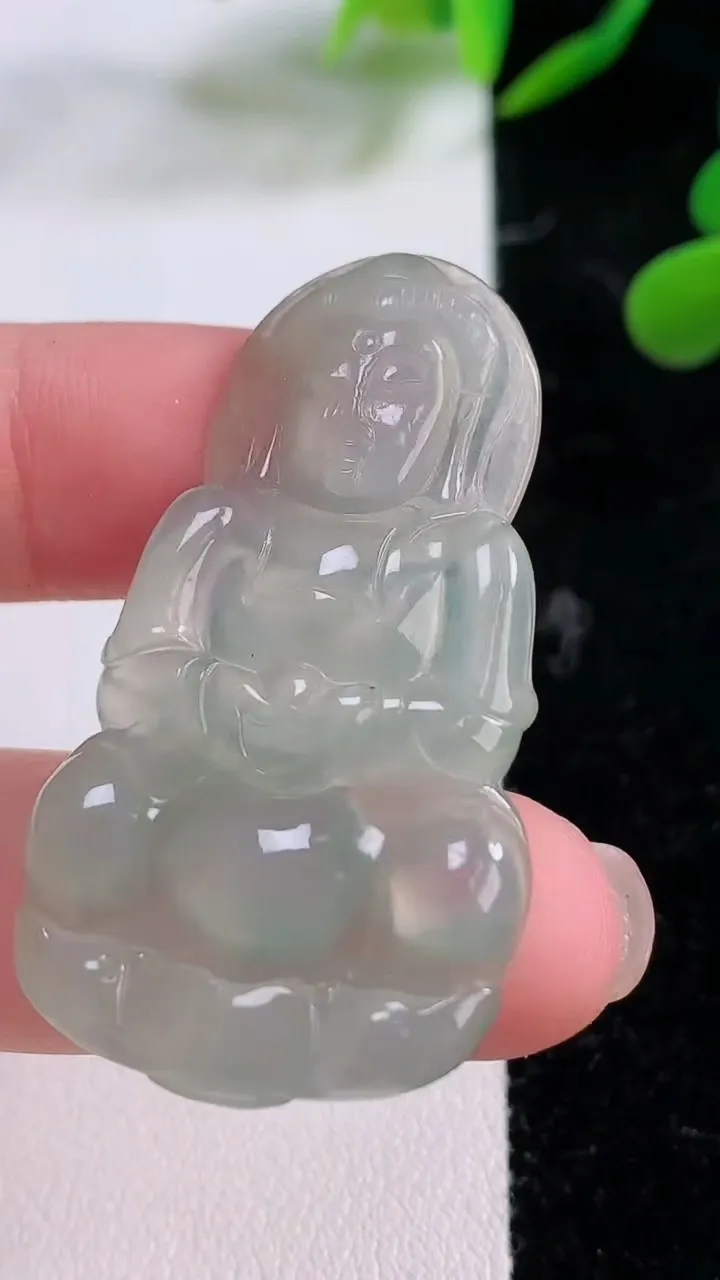 天然A货翡翠观音菩萨吊坠，尺寸44.5-25-4.2，重:6.94g
11月24日