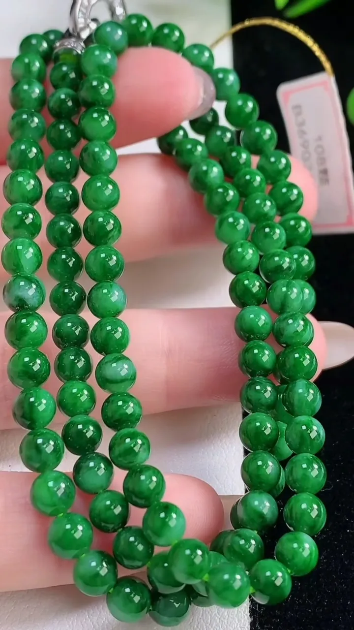 天然A货翡翠圆珠项链，尺寸5-108颗，重量:27.91g
11月24日