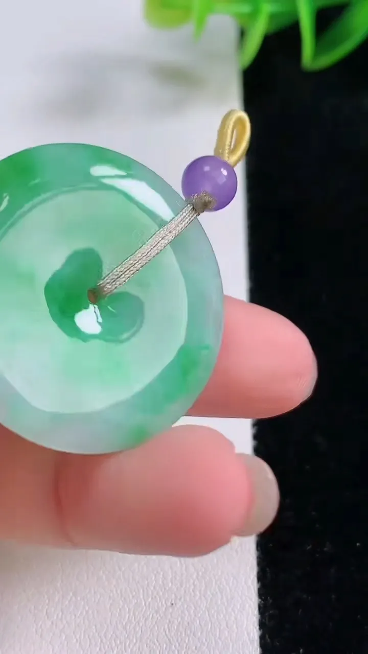 天然A货翡翠平安扣吊坠，尺寸33-4.1，重量:11.07g
11月24日