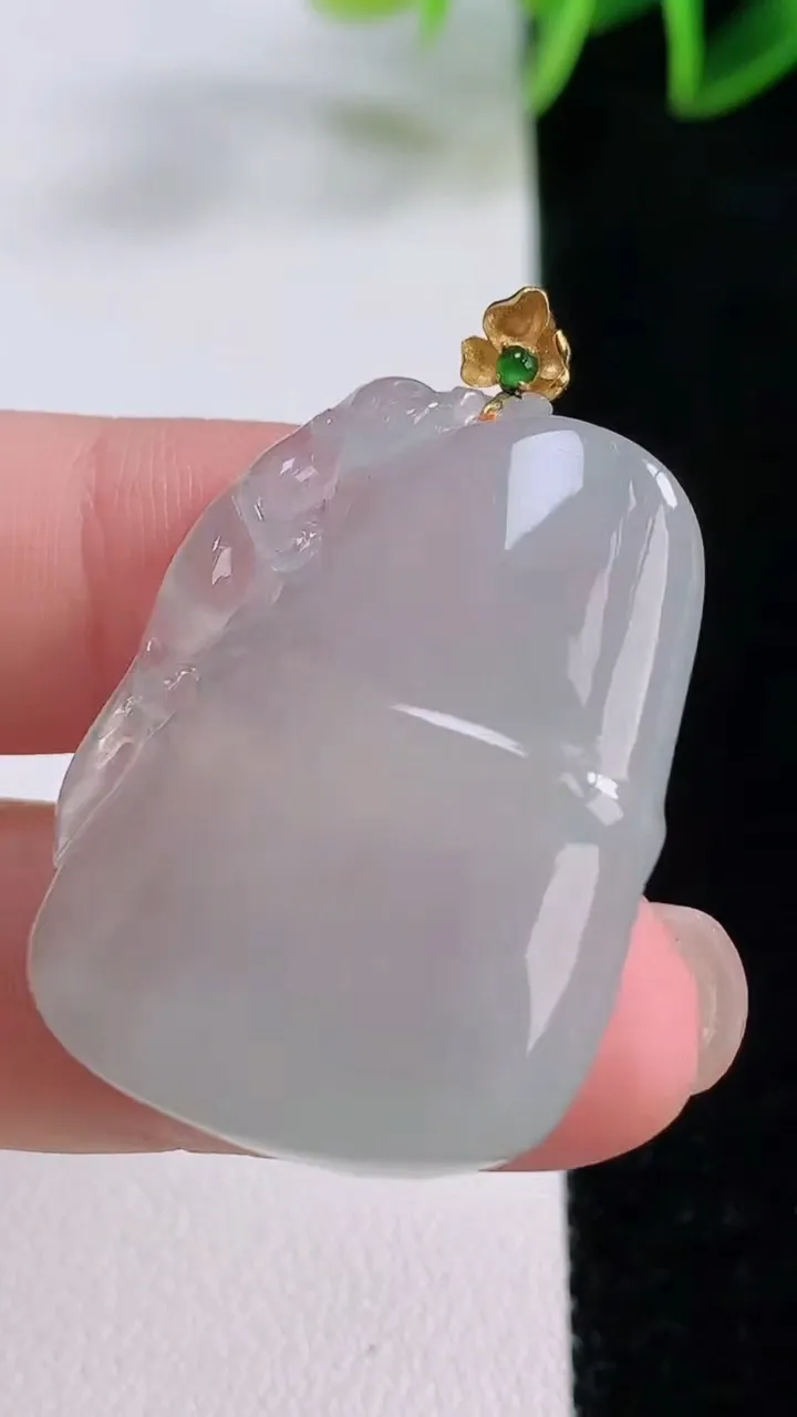 天然A货翡翠种白冰节节高升 竹节吊坠，尺寸33-23.8-6.8，重量:10.61g
11月24日