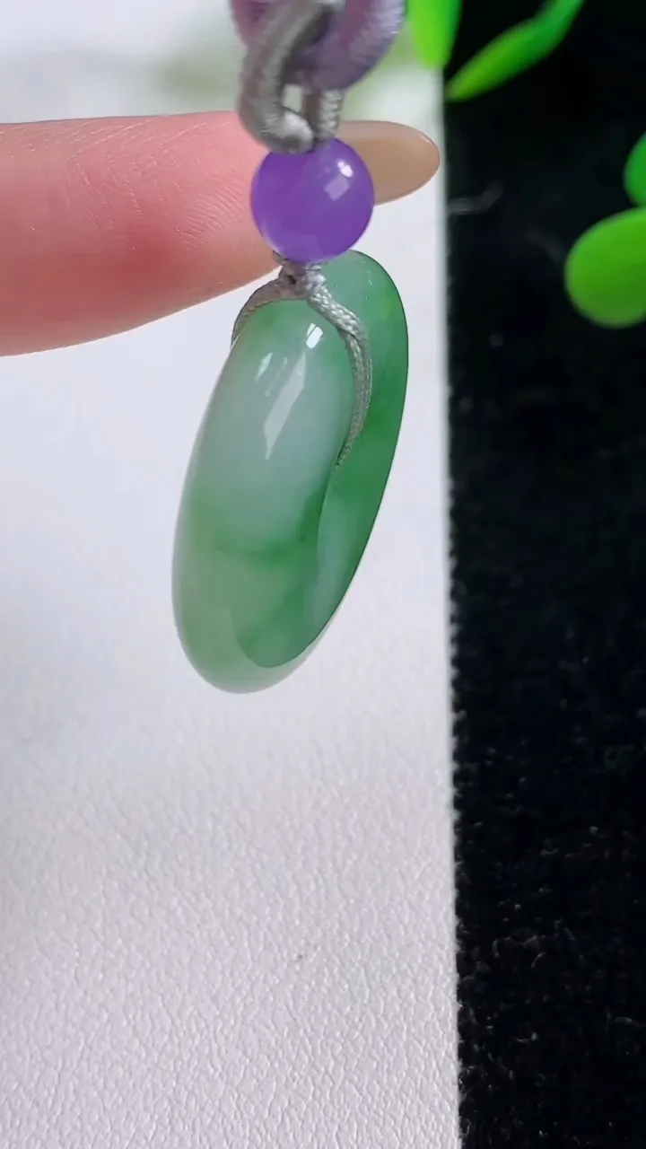 天然A货翡翠平安扣吊坠，尺寸26.8-6.8，重:10.74g
11月24日