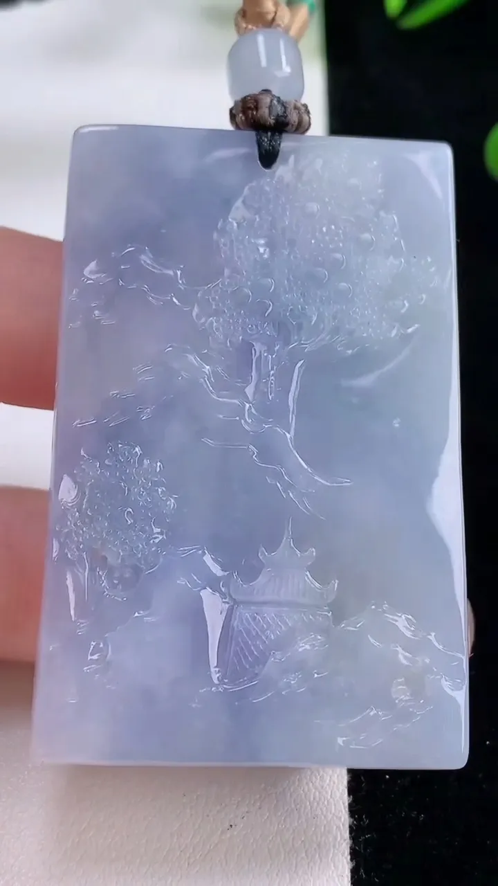 天然A货翡翠牌吊坠，尺寸5.4-36.8-9.3，重量:55.10g
11月24日