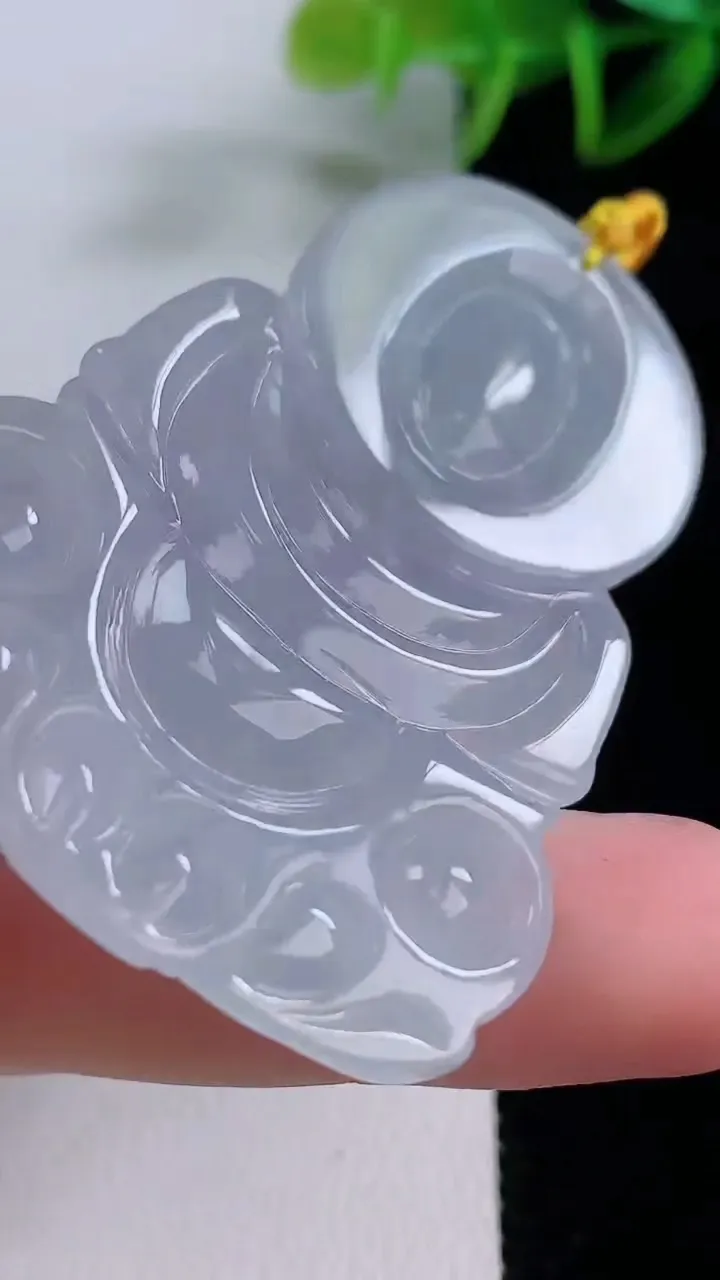 天然A货翡翠观音菩萨吊坠，尺寸54-38.8-6，重量:20.72g
11月24日