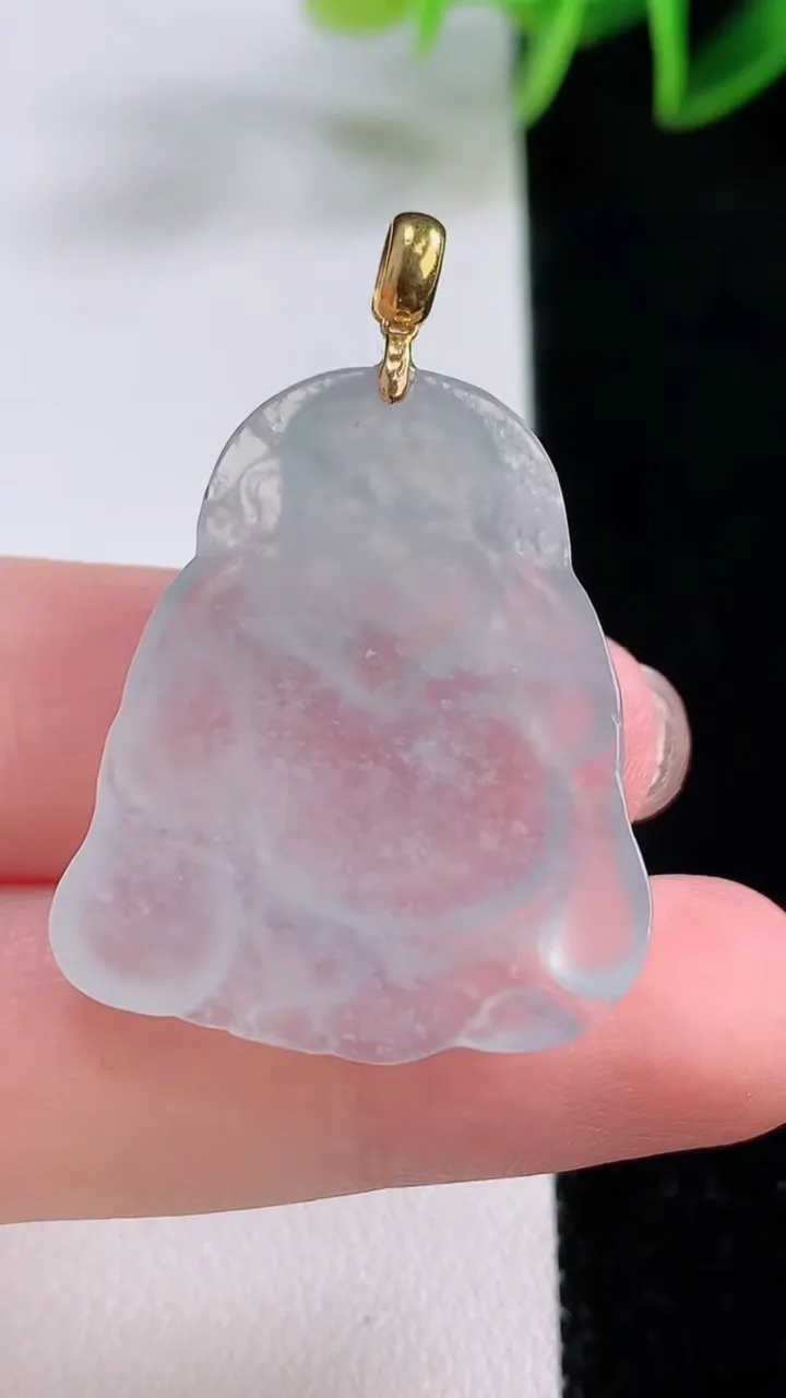 天然A货翡翠种白冰财神爷吊坠，尺寸31.2-26.8-4.9，重量:6.40g
11月24日