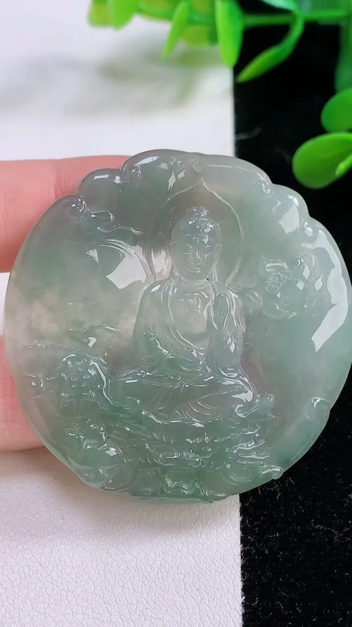 天然A货翡翠大日如来吊坠，尺寸49.4-49-4.6，重:22.04g
11月25日