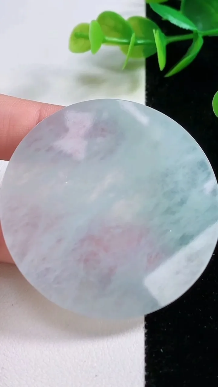 天然A货翡翠无事牌镶嵌件，尺寸53-3.6，重量:28.34g
11月25日