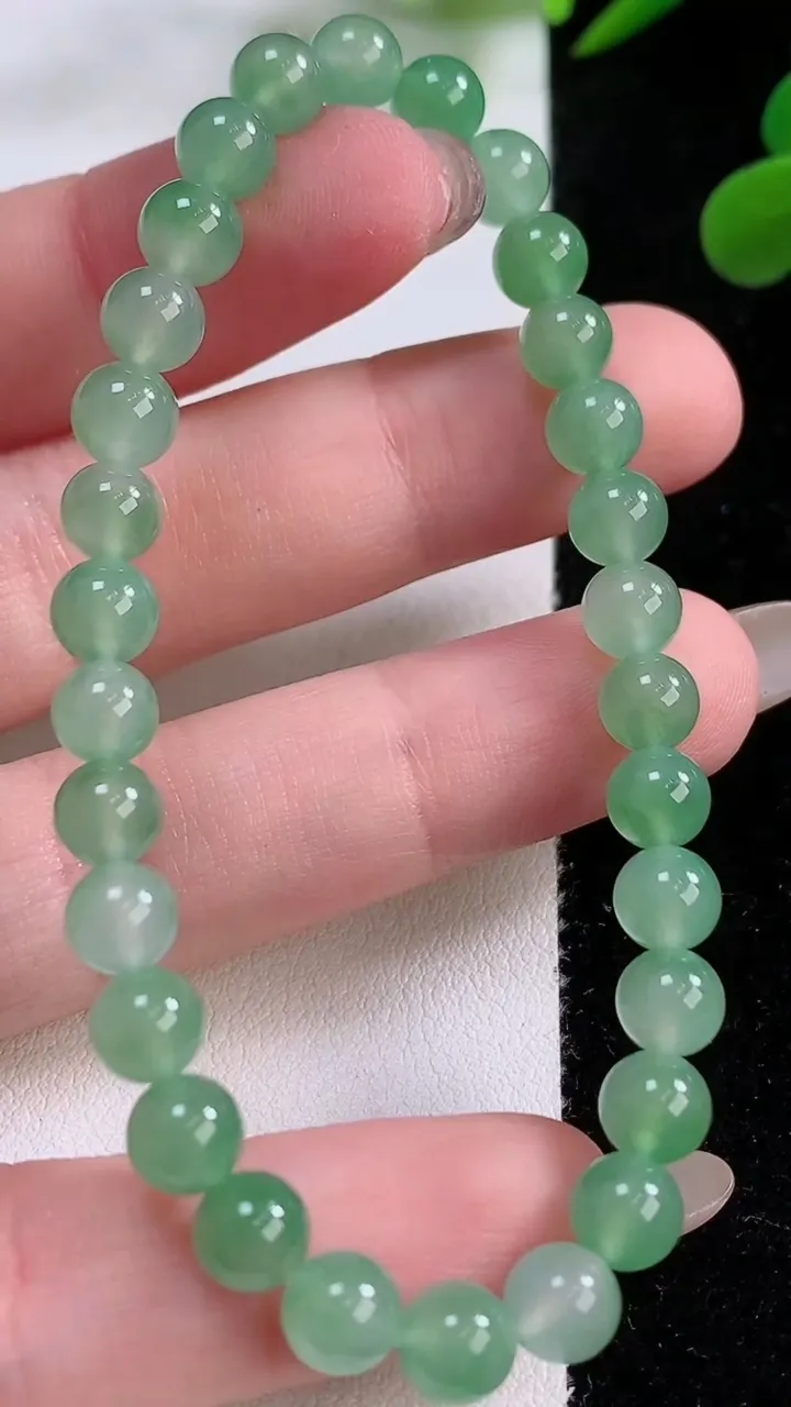 天然A货翡翠圆珠手串，尺寸6-30颗，重量:11.42g11月25日
工厂直销收藏佳品,种好水足，色泽均匀，有种有色，上手高大气！