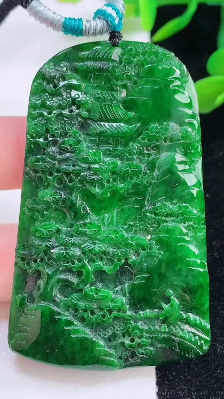 天然A货翡翠山水牌吊坠，尺寸65.4-40.5-5，重:29.56g
11月25日