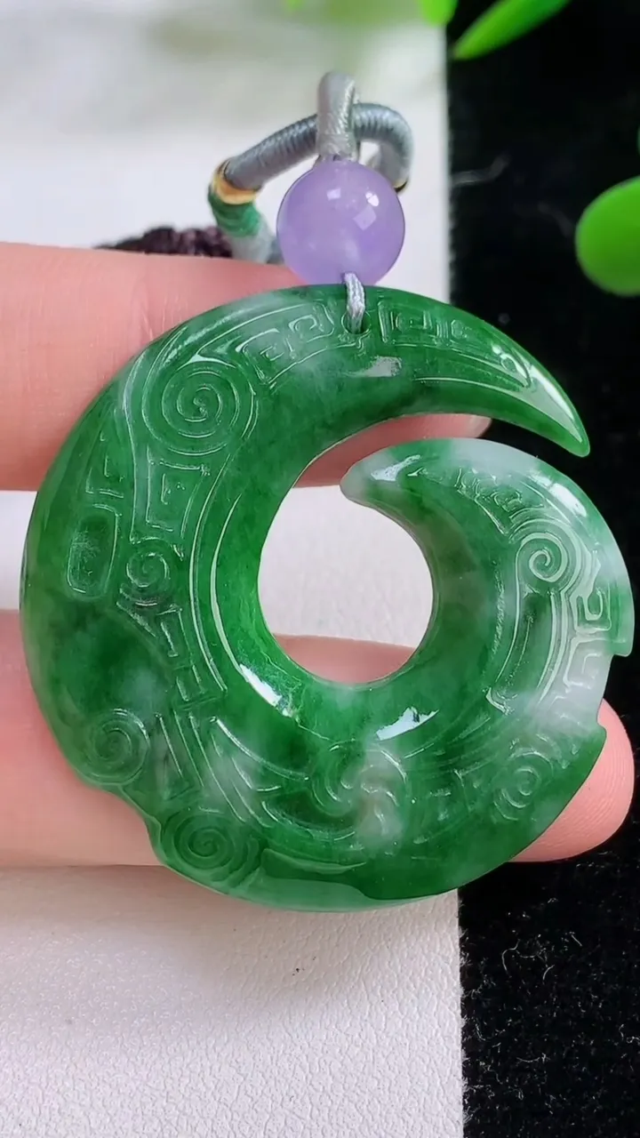天然A货翡翠时来运转吊坠，尺寸40-39.2-3.9，重:10.12g
11月25日
