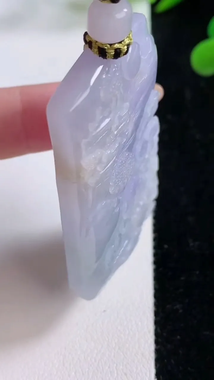 天然A货翡翠紫罗兰山水牌吊坠，尺寸53-31.2-8.2，重量:40.18g
11月25日