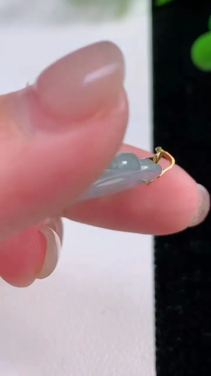 天然A货翡翠佛公吊坠，尺寸22.6-28.4-4.7，重量:4.81g
11月25日