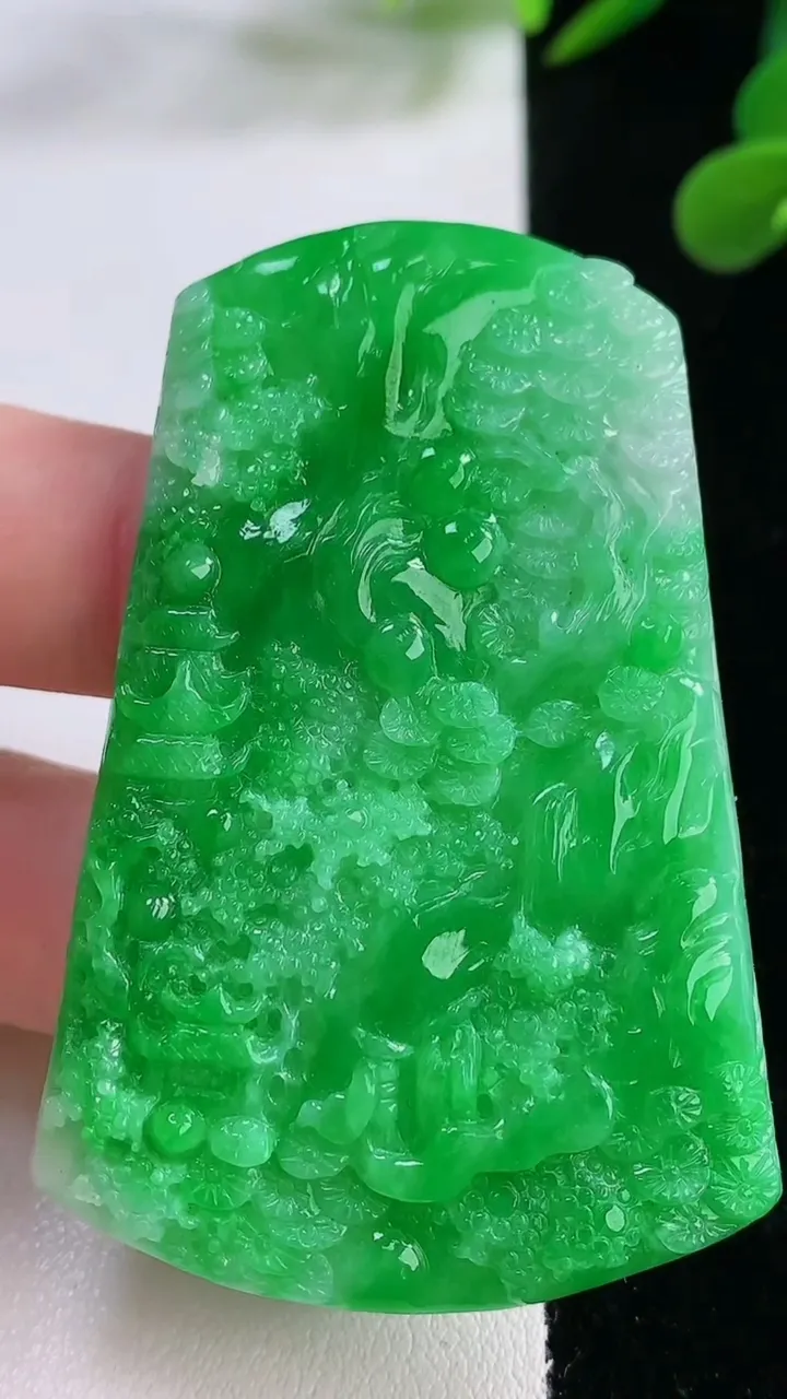 天然A货翡翠山水牌吊坠，尺寸59-39-5.2，重量:26.81g
11月25日