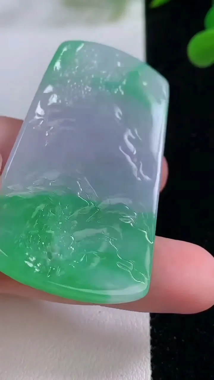 天然A货翡翠山水观音菩萨吊坠，尺寸54.2-31.3-6.1，重量:23.90g
11月25日