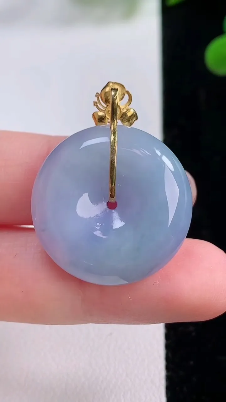 天然A货翡翠18K金紫罗兰平安扣吊坠，尺寸24.6-6.4，重量:8.21g
11月25日