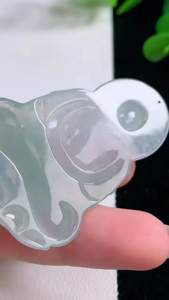 天然A货翡翠观音菩萨吊坠，尺寸56-36.3-5，重量:16.78g
11月25日