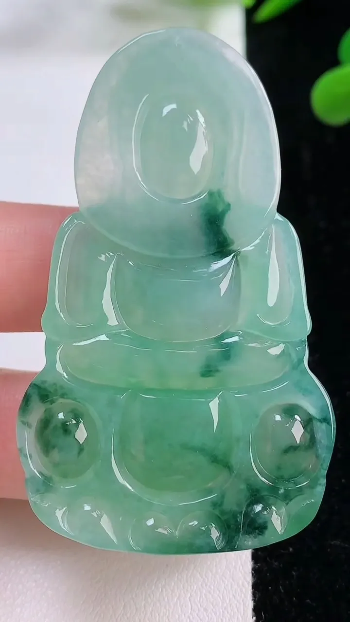 天然A货翡翠观音菩萨吊坠，尺寸59.4-36-5.3，重量:22.15g
11月25日