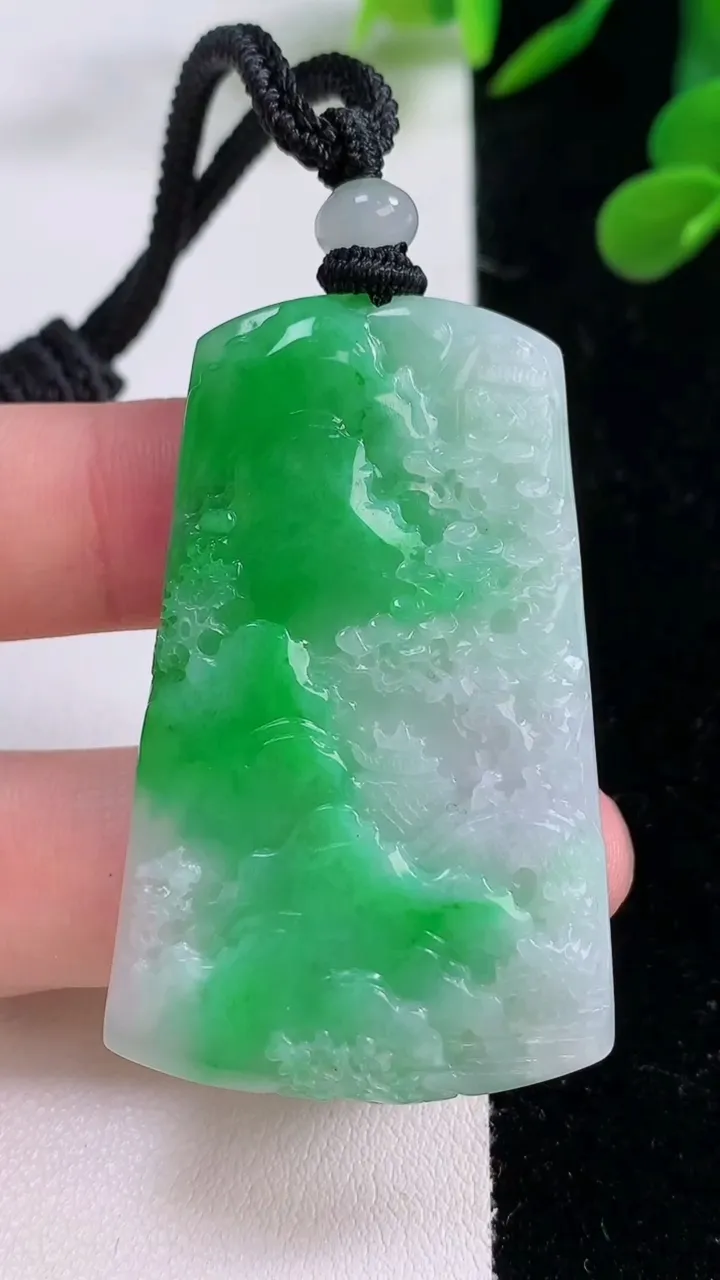 天然A货翡翠山水牌吊坠，尺寸50.4-35-8，重量:24.41g
11月25日