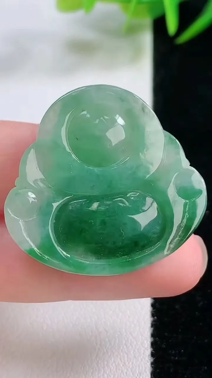 天然A货翡翠佛公吊坠，尺寸30.8-33.2-5.9，重量:8.83g
11月25日