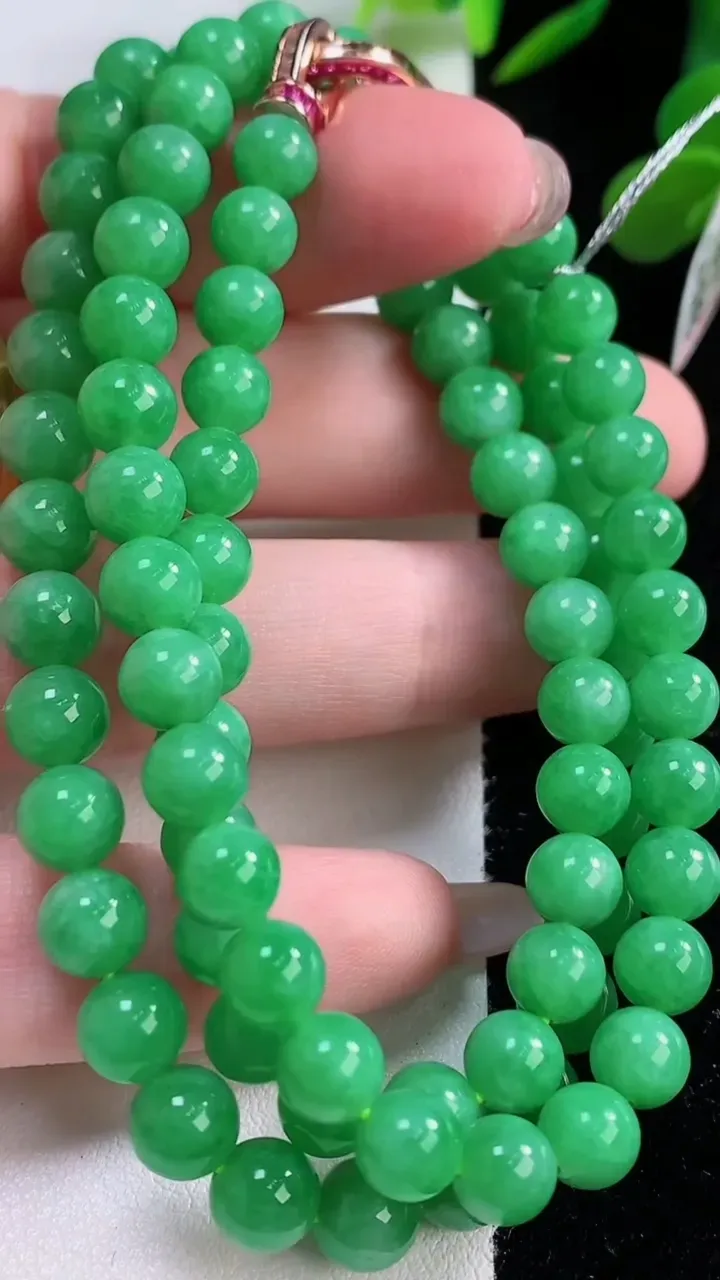 天然A货翡翠圆珠项链，尺寸6.5-87颗，重量:43.35g11月25日
工厂直销收藏佳品,种好水足