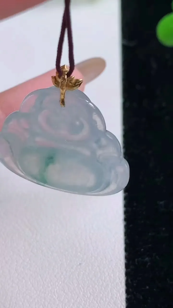 天然A货翡翠种飘花佛公吊坠，尺寸26.5-28.4-5.7，重量:6.82g
11月25日