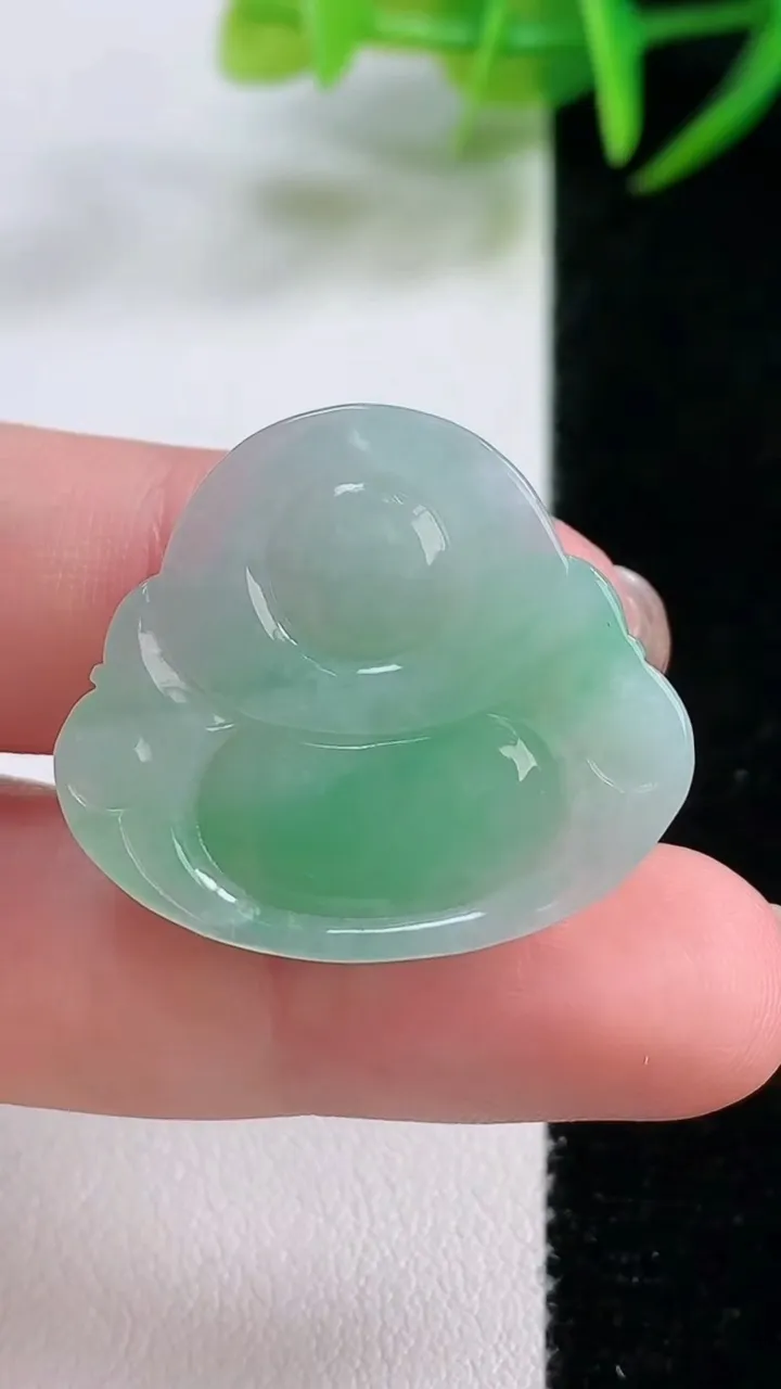 天然A货翡翠佛公吊坠，尺寸25.3-29-5.6，重量:5.97g
11月25日