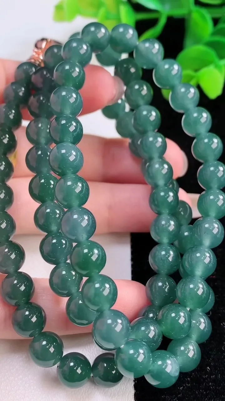 天然A货翡翠圆珠项链，尺寸7.7-75颗，重量:64.41g
11月25日