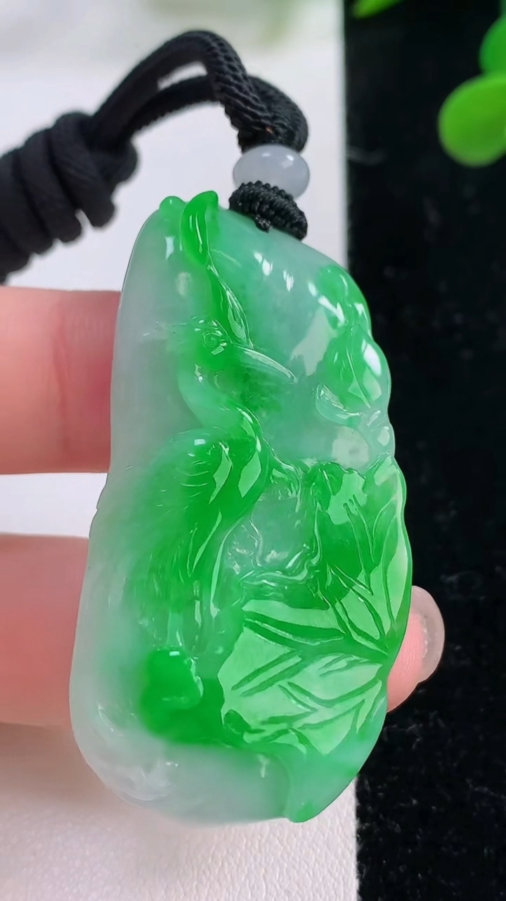 天然A货翡翠凤凰吊坠，尺寸46-24.3-7.6，重量:20.15g
11月25日