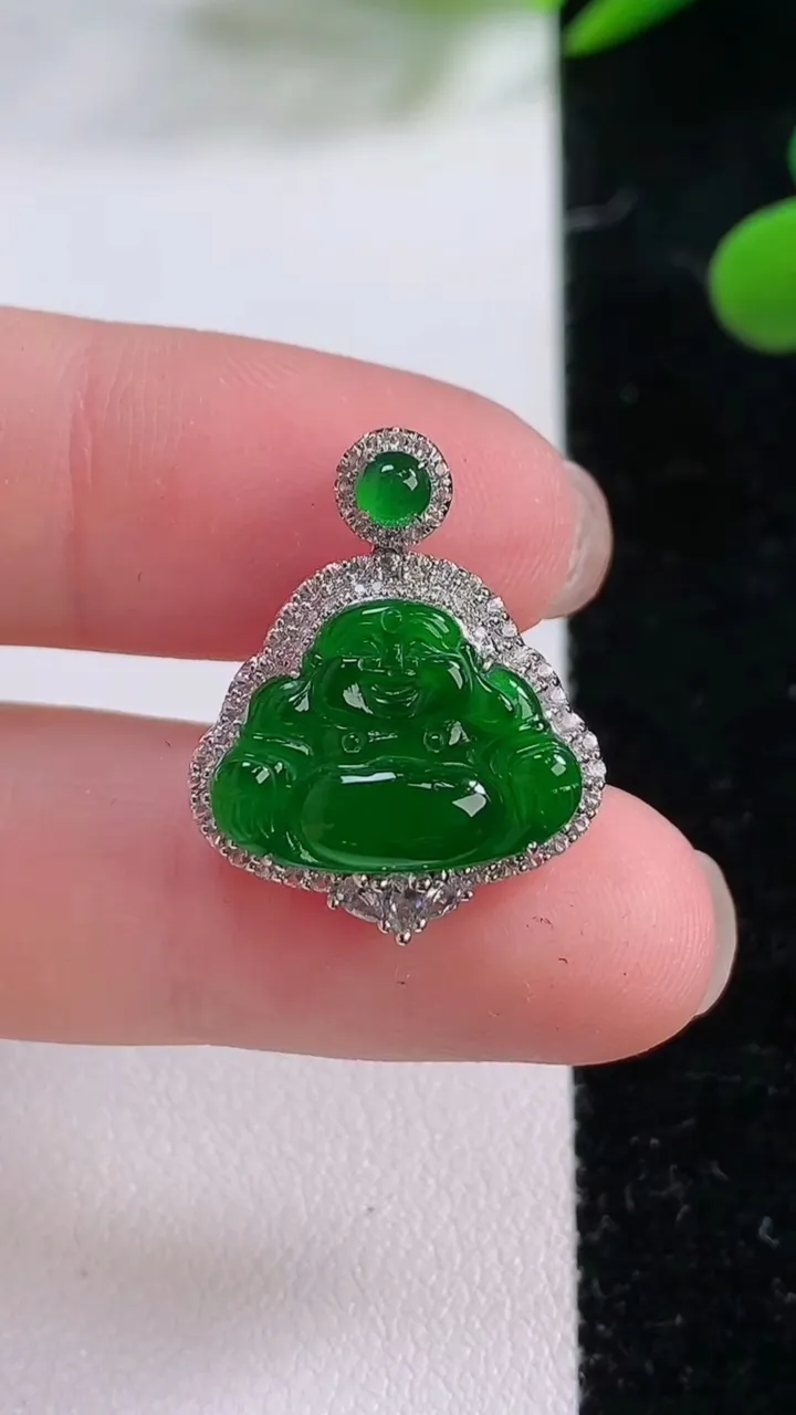 天然A货翡翠佛公吊坠，尺寸22.2-18.2-6.5，裸石15.6-11.3重:2.88g
11月2