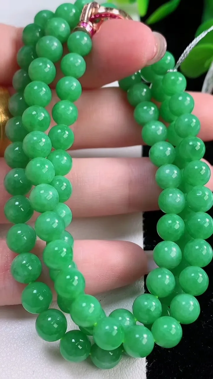 天然A货翡翠圆珠项链，尺寸6.5-87颗，重量:43.35g11月25日
工厂直销收藏佳品,种好水足