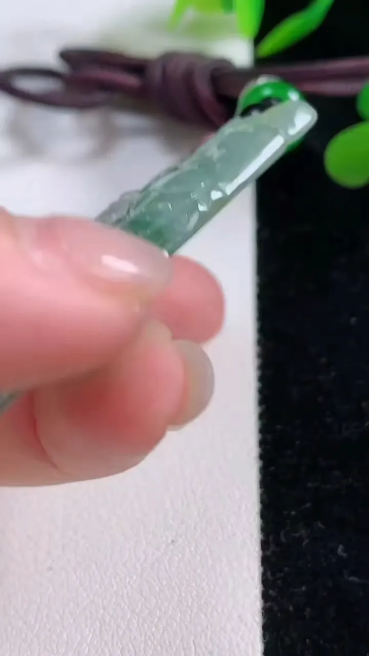 天然A货翡翠普贤菩萨吊坠，尺寸65-38-6，重:29.80g
11月25日