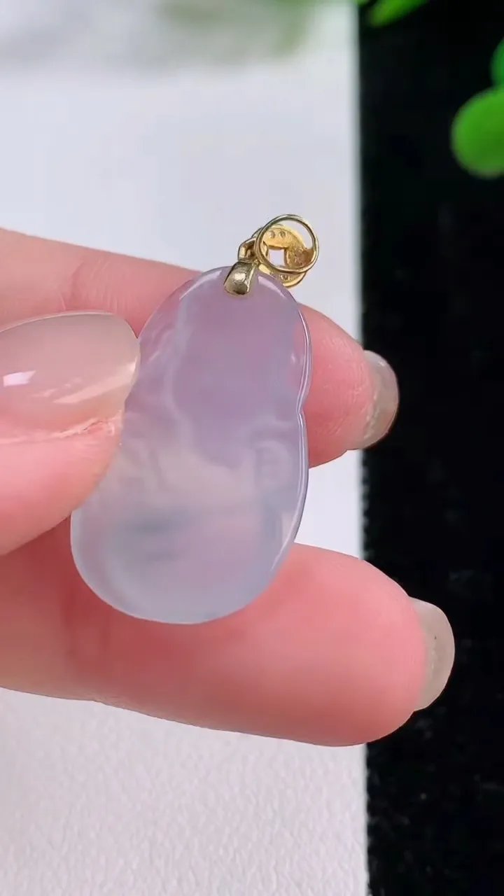 天然A货翡翠种飘花财神爷吊坠，尺寸25.4-15.6-4，重量:3.46g
11月25日