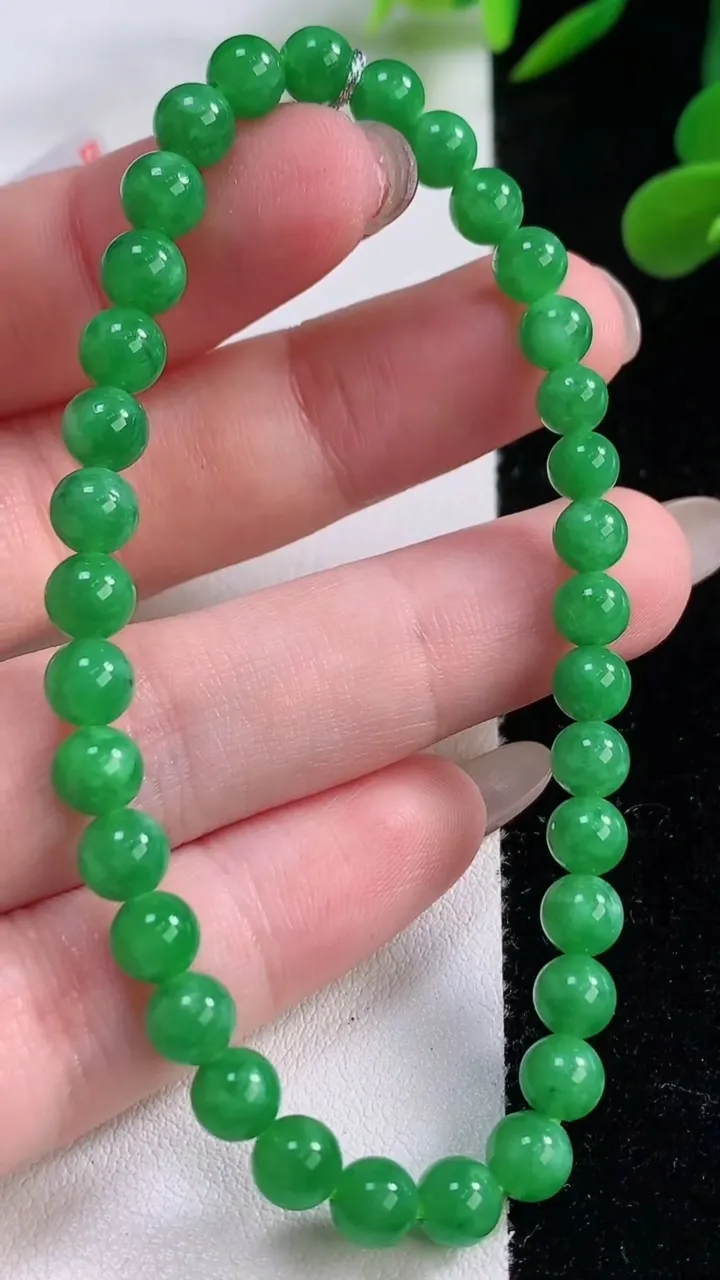 天然A货翡翠圆珠手串，尺寸5.4-34颗，重量:9.79g11月25日
工厂直销收藏佳品,种好水足，色泽均匀，有种有色，上手高大气！