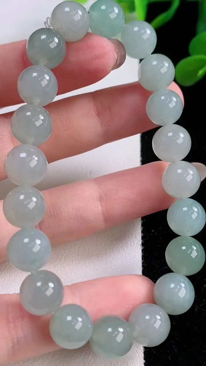 天然A货翡翠圆珠手串，尺寸9.3-20颗，重量:29.30g11月25日
工厂直销收藏佳品,种好水足