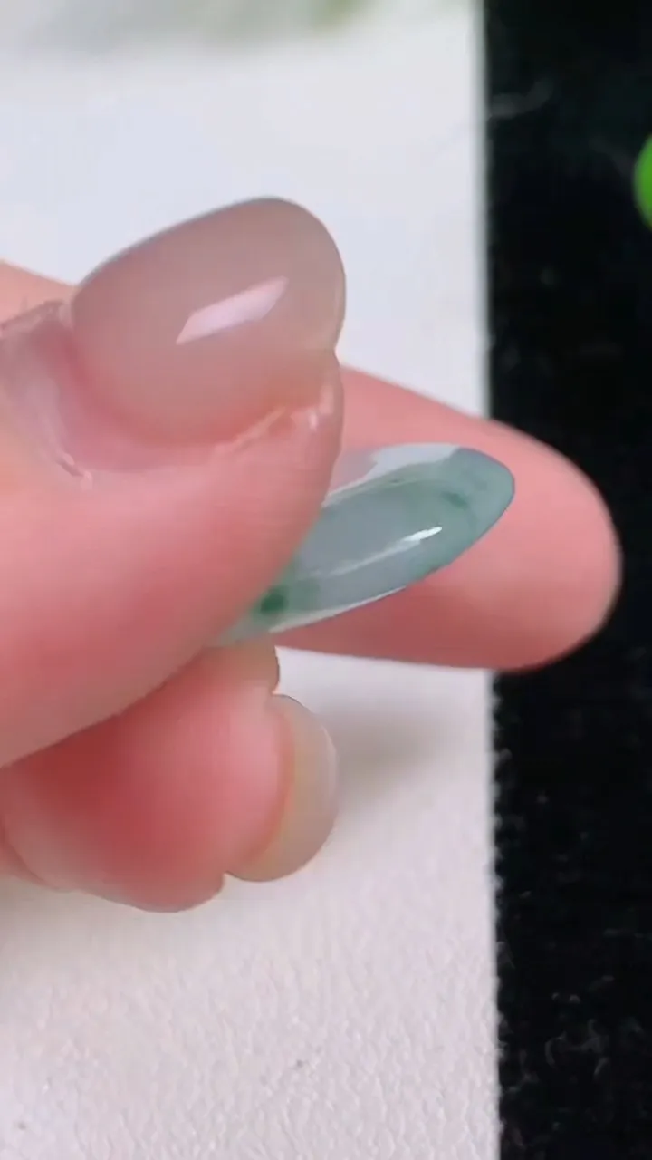 天然A货翡翠冰种飘花平安扣吊坠，尺寸25.4-5，重:6.74g
11月25日