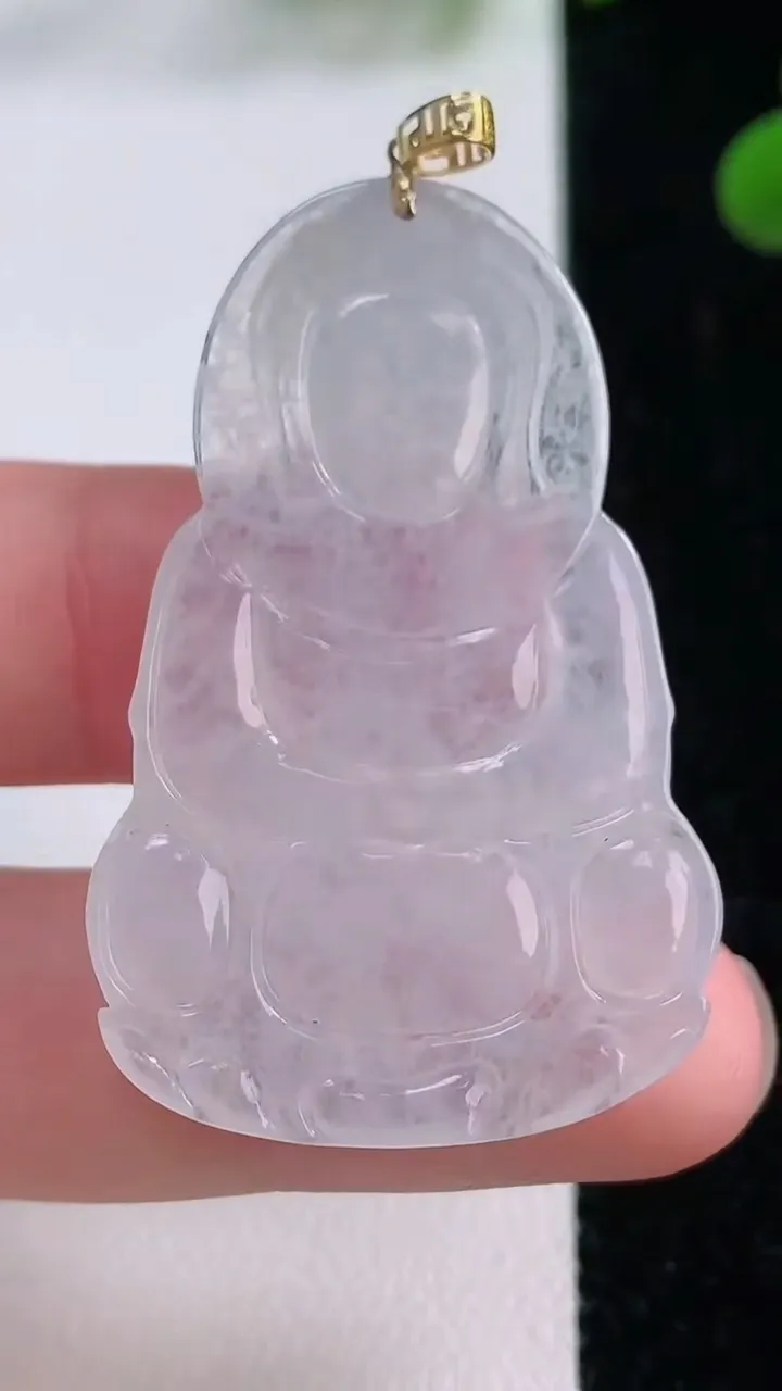 天然A货翡翠种白冰观音菩萨吊坠，尺寸42.6-27.8-3.2，重量:7.19g
11月25日