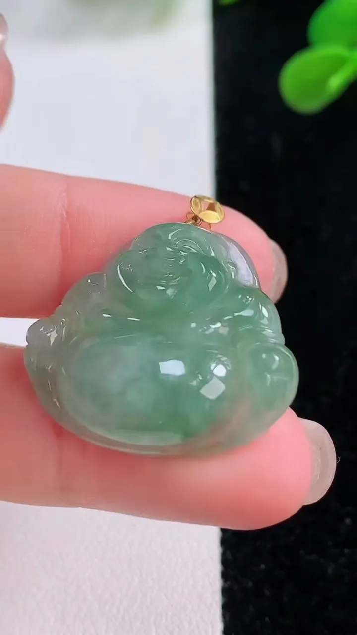 天然A货翡翠佛公吊坠，尺寸23.2-27.5-6.1，重量:5.60g
11月25日