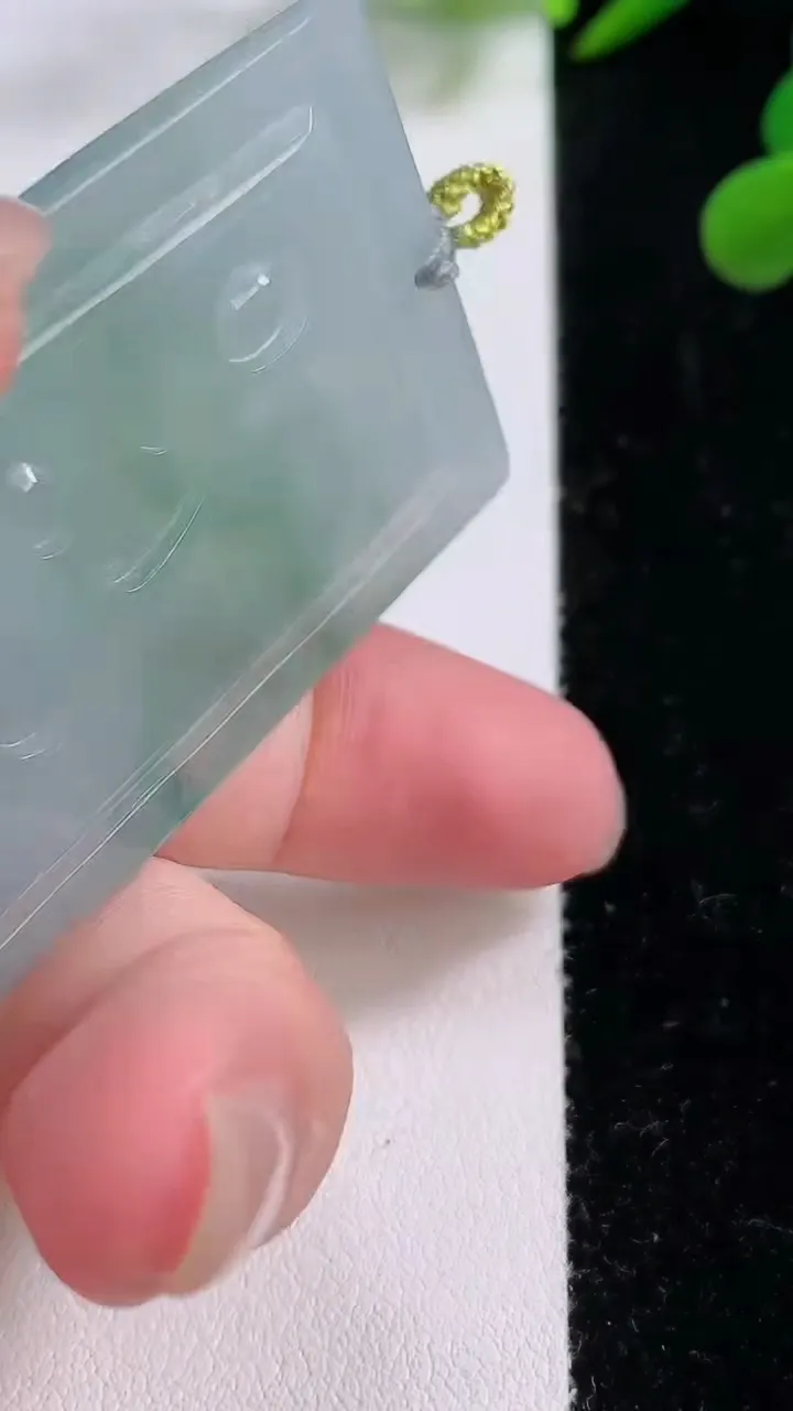 天然A货翡翠普贤菩萨吊坠，尺寸59.8-34.8-5.6，重量:30.00g
11月25日