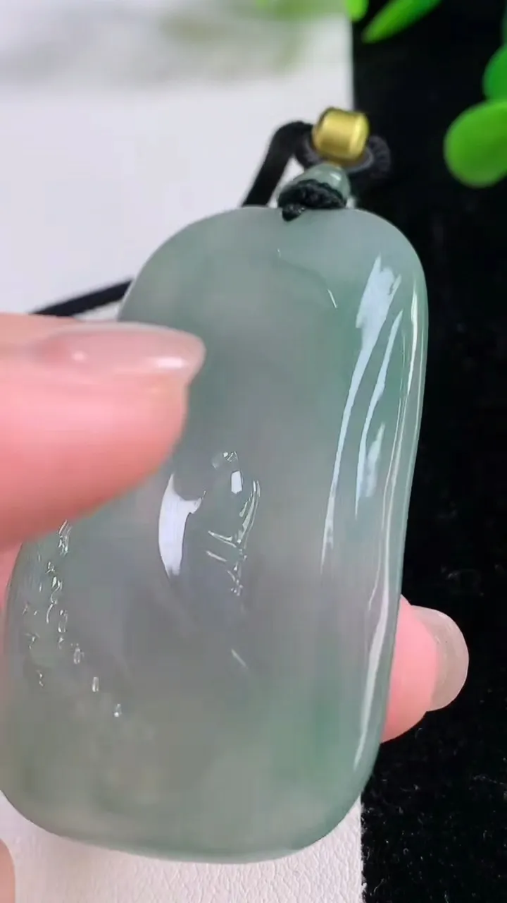 天然A货翡翠悟道吊坠，尺寸57-33.5-4.7，重量:28.95g
11月25日