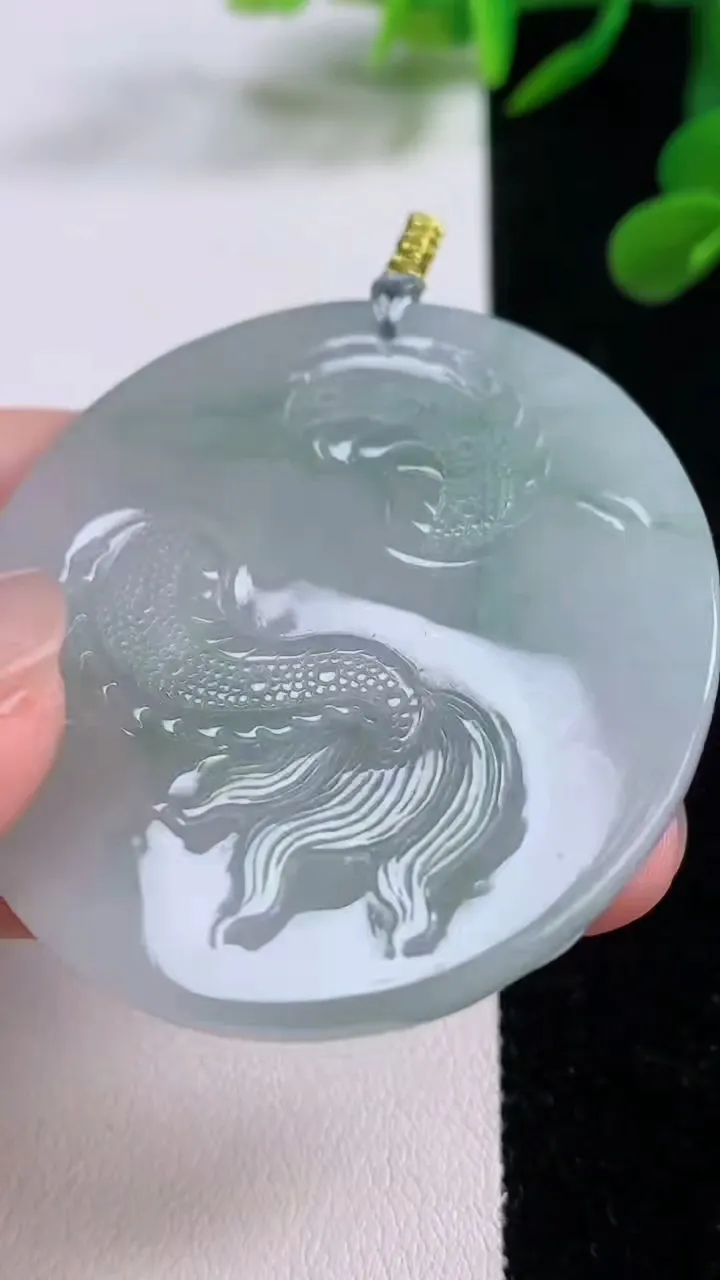 天然A货翡翠祥龙不动明王吊坠，尺寸52.5-46.6-5.3，重量:30.16g
11月25日