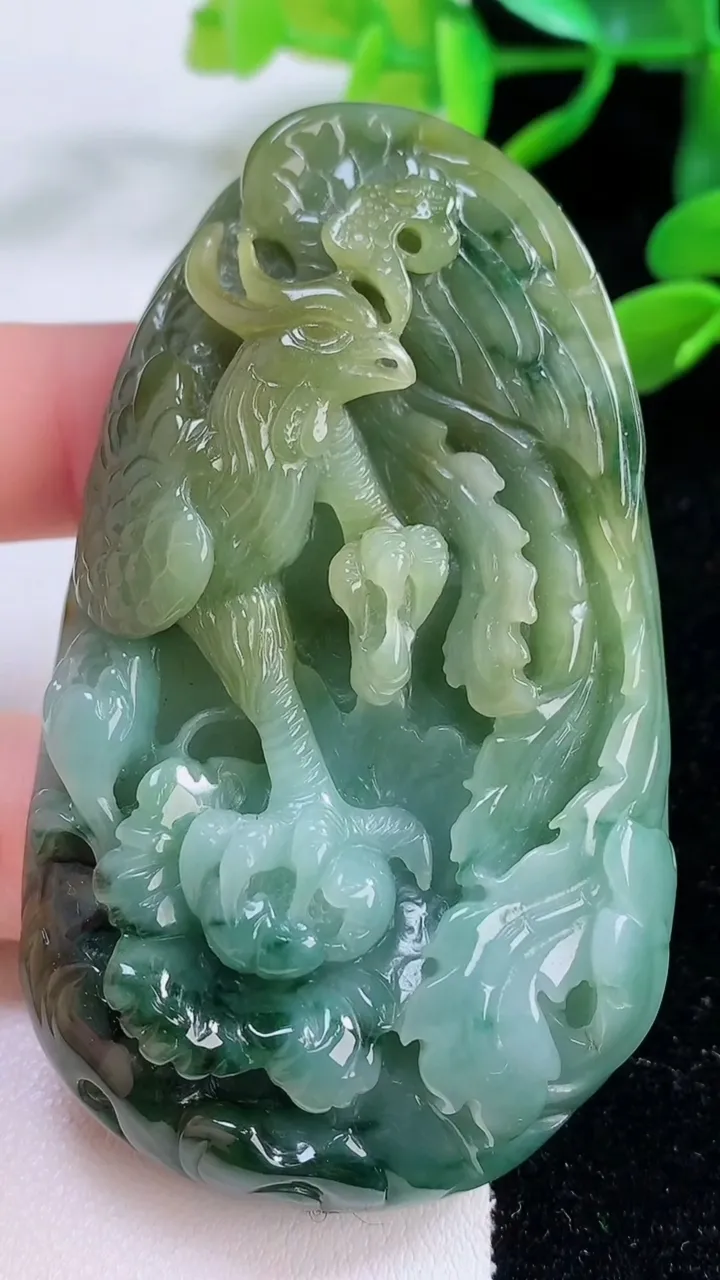 天然A货翡翠双彩凤凰吊坠，尺寸72.5-42.8-14.4，重:74.79g
11月25日