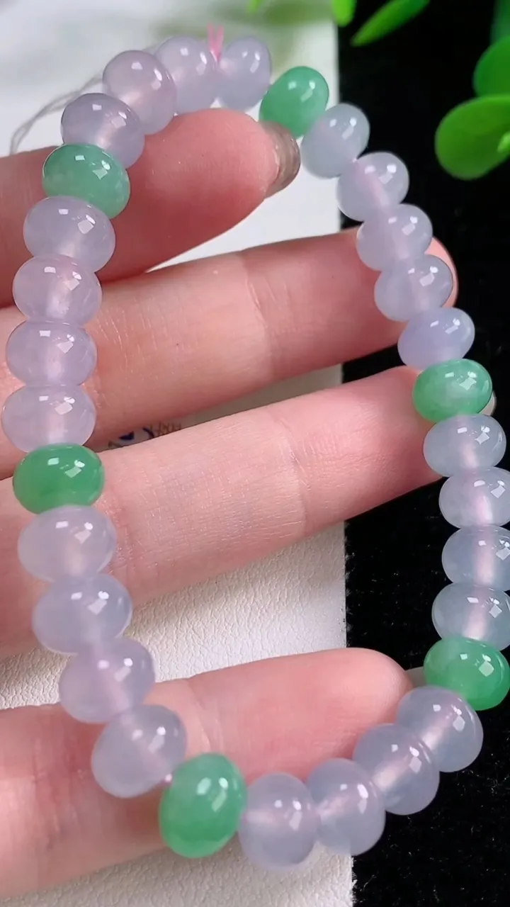 天然A货翡翠算盘珠手串，尺寸8.2-5.5-31颗，重量:23.49g11月25日
工厂直销收藏佳品