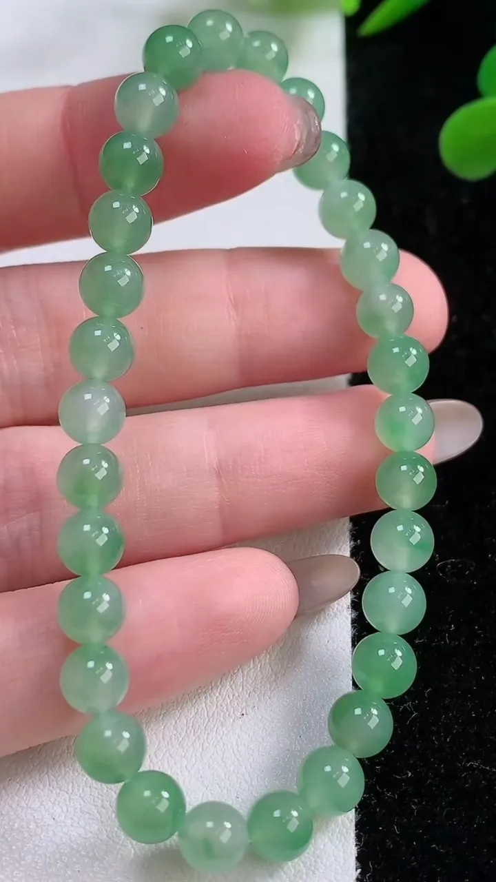 天然A货翡翠圆珠手串，尺寸6-30颗，重量:11.42g11月25日
工厂直销收藏佳品,种好水足，色泽均匀，有种有色，上手高大气！