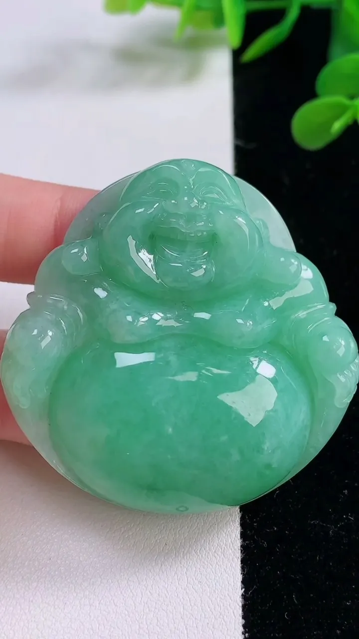 天然A货翡翠佛公吊坠，尺寸50-51.3-11，重量:48.37g
11月25日