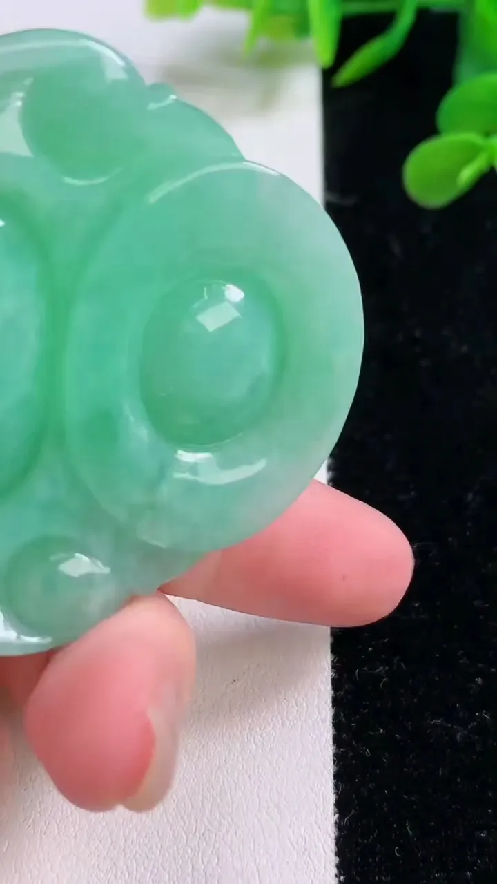 天然A货翡翠佛公吊坠，尺寸50-51.3-11，重量:48.37g
11月25日