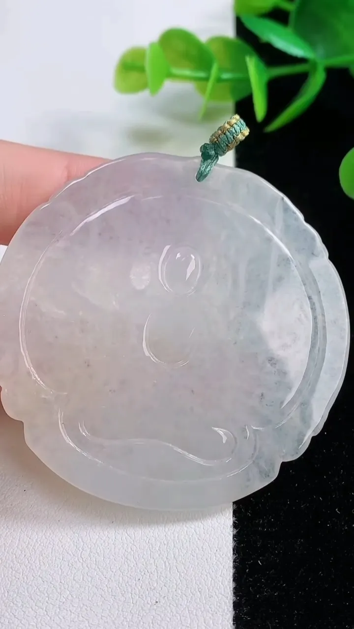 天然A货翡翠千手观音吊坠，尺寸54-55.2-4.2，重量:28.19g
11月25日