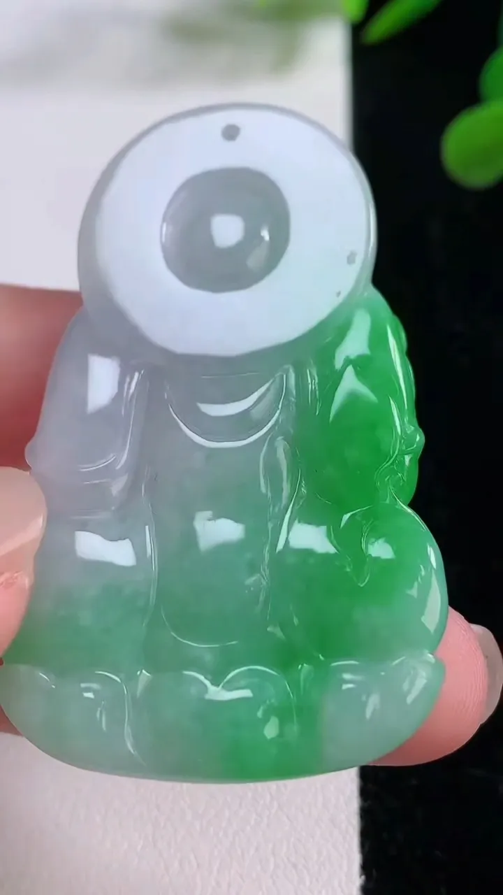 天然A货翡翠观音菩萨吊坠，尺寸55-33.2-6，重量:22.68g
11月25日