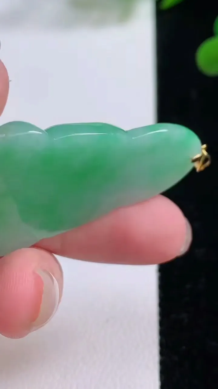 天然A货翡翠观音菩萨吊坠，尺寸43.8-23.8-5.2，重量:11.54g
11月25日