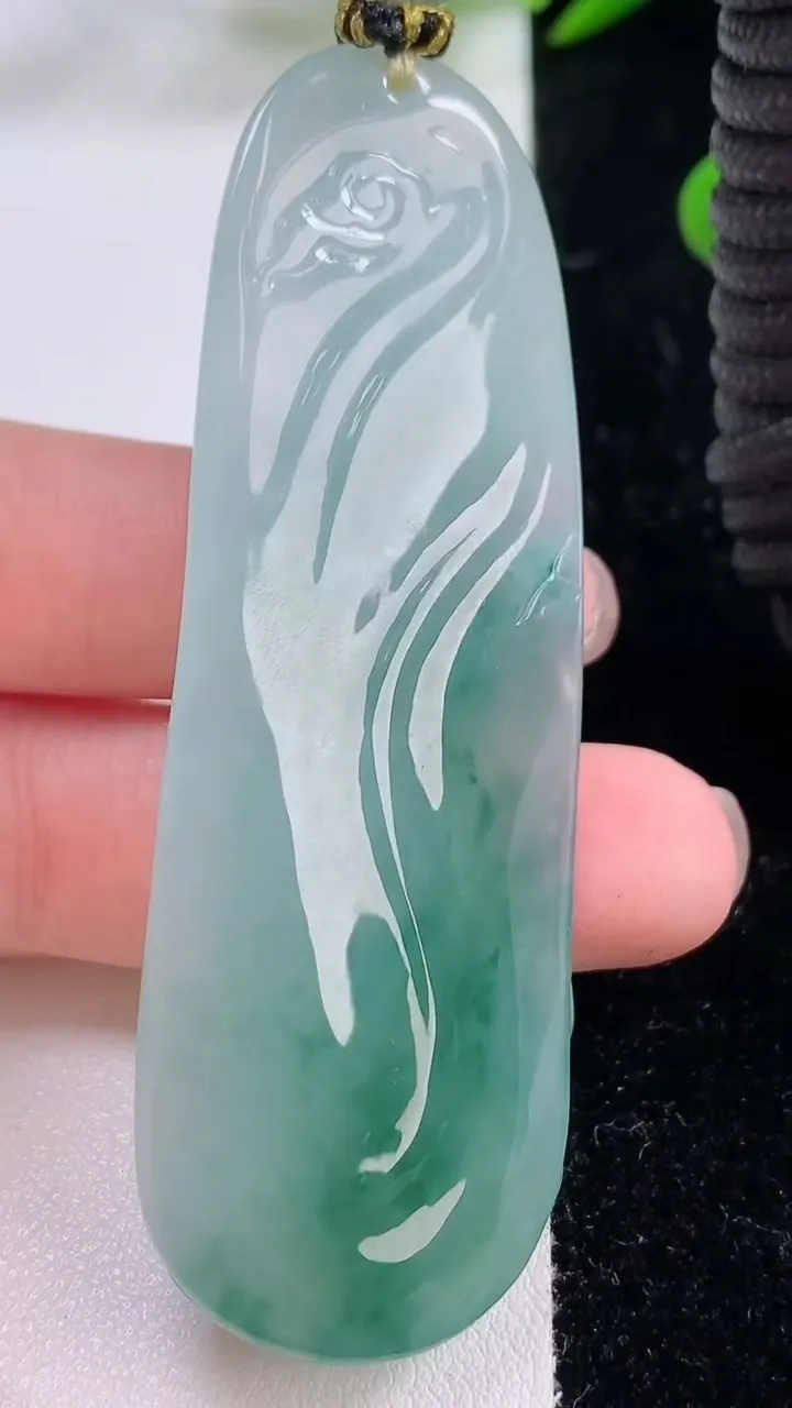 天然A货翡翠种飘花观音菩萨吊坠，尺寸70.7-25.2-11.6，重量:41.62g
11月25日